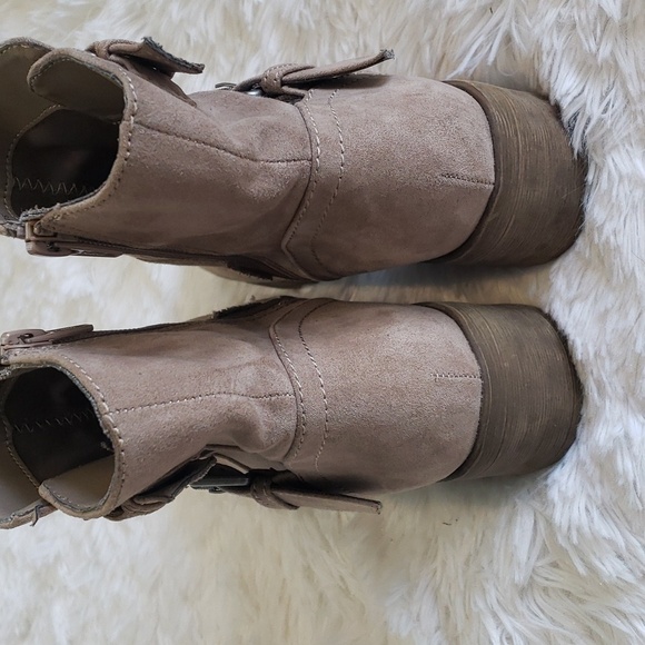DV Dolce Vita Ankle boots, Strappy, Tan Color, Womens Size 6 - Picture 3 of 7